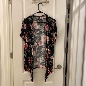 Large short sleeve camisole floral patterned